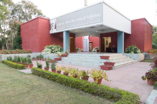 Dr. Diwan Singh Kalepani Museum